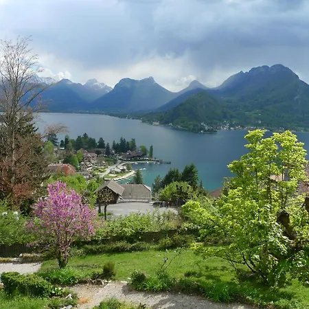 Avec Vue Splendide Sur Le D'annecy *