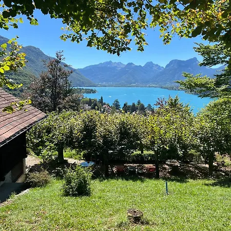 Avec Vue Splendide Sur Le D'annecy